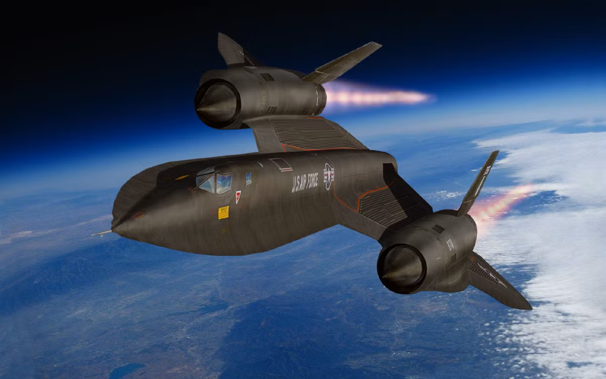 Với tốc độ tối đa đến 3.530 km/h (gấp khoảng 3,2 lần tốc độ âm thanh) SR-71 Blackbird là loại máy bay có tốc độ nhanh nhất mà Không quân Mỹ từng sử dụng; với tốc độ khủng khiếp như vậy, SR-71 có thể dễ dàng vượt qua các hệ thống đánh chặn của đối phương.