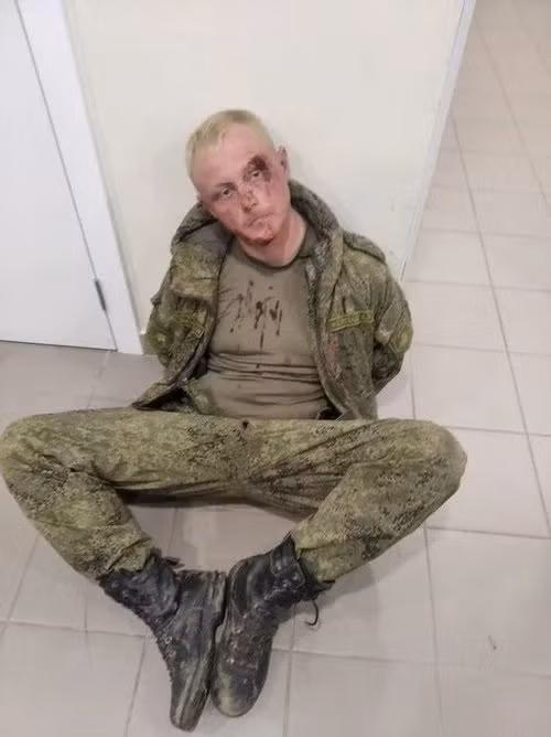 An ninh sân bay đã nhanh chóng liên lạc với quan chức hành pháp địa phương. Hai binh sĩ trên thuộc biên chế của Lữ đoàn bộ binh cơ giới số 20 và dựa theo những video clip lấy từ camera an ninh, cơ quan điều tra thuộc Quân khu phía Nam thuộc quân đội Nga để xác định việc khởi tố các tội danh về vi phạm an toàn giao thông đối với những người lính này. Theo hình ảnh từ Internet, có vẻ chiến sĩ lái xe đã bị thương sau vụ va chạm mạnh hoặc do xô xát sau quá trình bị bắt Ảnh: Lái xe say xỉn dùng thiết giáp đâm thủng tường rào sân bay.