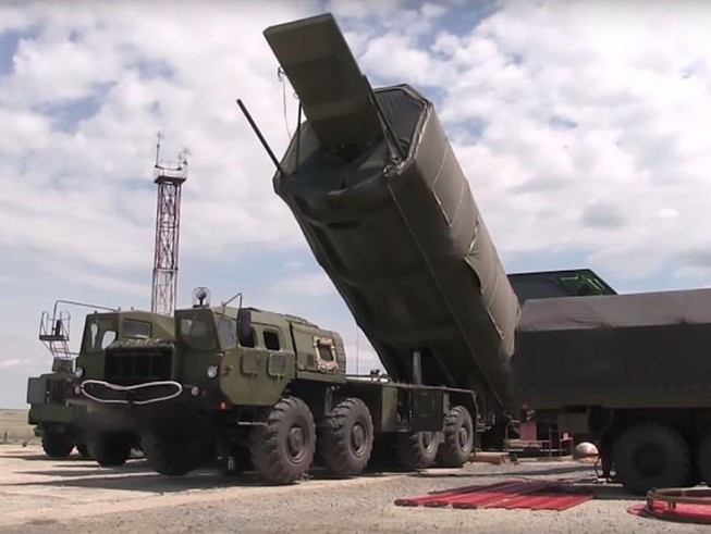 Sau khi Liên Xô tan rã, Nga bị Mỹ bỏ xa; tuy nhiên dưới sự lãnh đạo của Tổng thống Putin, nước Nga đã trở lại và việc ra đời của vũ khí siêu thanh, đã đưa cuộc cạnh tranh giữa Mỹ và Nga sang một giai đoạn cạnh tranh mới, không kém phần quyết liệt như dưới thời Xô - Mỹ. Ảnh: Tên lửa siêu thanh Avangard của Nga - Nguồn: Tass