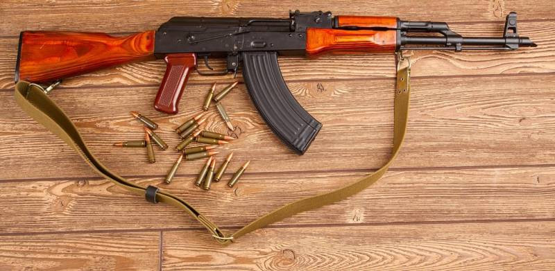 Bất chấp tất cả những điều trên, loại đạn súng bộ binh phổ biến nhất trên hành tinh vẫn là loại 7,62x39 mm của Liên Xô, được bán trên khắp thế giới nhờ khẩu AK-47 và rất nhiều bản sao của nó; mặc dù cả hai đều được cấp phép nhưng số lượng không nhiều. Ảnh 4: Vũ khí phổ biến nhất trên hành tinh AK-47 dùng đạn 7,62x39 mm - Nguồn: Topwar