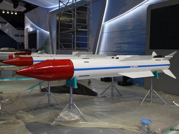 Rất có thể trong tương lai, tên lửa R-37M sẽ được triển khai trên nhiều loại máy bay chiến đấu hơn, bao gồm Su-35, Su-30SM, Su-30SM2, MiG-35 và Su-57. Ảnh: Tên lửa R-37M - Nguồn: Tass