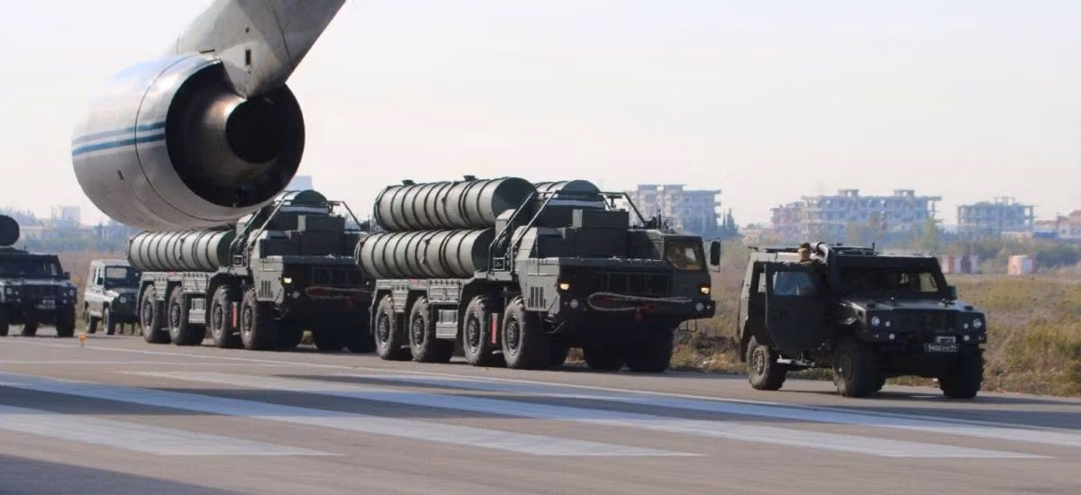 Mức độ phổ biến của tên lửa phòng không S-400 sẽ không suy giảm vào năm 2020. Vào năm 2020, tên lửa phòng không S-400 của Thổ Nhĩ Kỳ đã được bắn thử nghiệm lần đầu tiên. Động thái này đã gây ra sự phản đối mạnh mẽ từ đồng minh Mỹ – Nguồn ảnh: Topwar.
