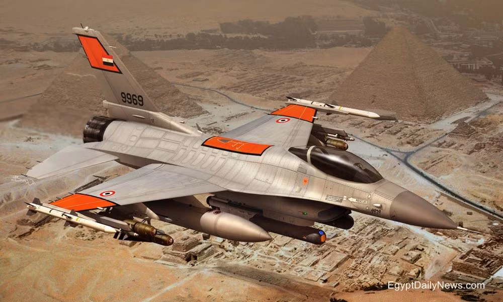 Sau Hiệp định hòa bình lịch sử giữa Ai Cập với Israel năm 1979 (dưới sự giàn xếp của Mỹ), lực lượng Không quân Ai Cập đã được Mỹ trang bị cho hàng trăm chiếc F-16, và trở thành quốc gia sử dụng loại máy bay chiến đấu loại này nhiều nhất tại khu vực Trung Đông. Ảnh: Máy bay chiến đấu F-16 của Ai Cập - Nguồn: EgyptDailyNews.