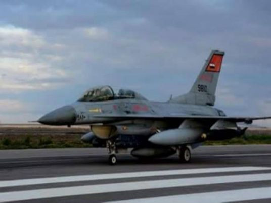 Ai Cập đã tìm đến Pháp để mua chiến đấu cơ Rafale, nhưng năng lực sản xuất máy bay chiến đấu Rafale có hạn và giá máy bay chiến đấu của châu Âu nói chung không hề rẻ; do đó Ai Cập cuối cùng đã đến Nga để mua máy bay chiến đấu MiG-29 và Su-35. Ảnh: Máy bay chiến đấu F-16 của Ai Cập - Nguồn: Wikipedia.