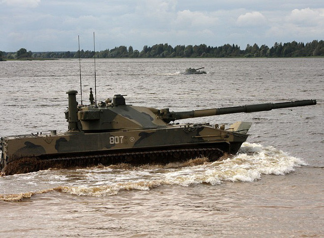 Do chiếc Sprut-SD sử dụng nhiều vật liệu nhôm làm giáp xe, nên xe chỉ có trọng lượng 18 tấn, chưa bằng 1/3 trọng lượng của xe tăng chiến đấu chủ lực M1 Abram của Mỹ; với trọng lượng nhẹ, nên xe có tốc độ và khả năng cơ động tuyệt vời so với các phương tiện chiến đấu bọc thép khác.