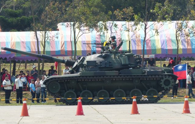 Hiện cả hai loại xe tăng trên đã từ lâu không còn có trong biên chế của Quân đội Mỹ và hiện tại chỉ còn ở quân đội một số quốc gia đồng minh của Mỹ, nhưng phần lớn được nâng cấp. Trong tương lai, Đài Loan sẽ nhận được 108 xe tăng chiến đấu chủ lực M1A2 Abrams từ Mỹ.