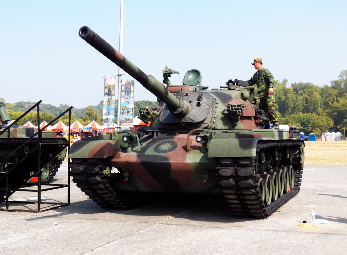 Có thể PLA tự tin xe tăng 96A vẫn đủ sức đối đầu với lực lượng thiết giáp của Đài Loan. Hầu hết các đơn vị thiết giáp của phòng vệ Đài Loan hiện nay chỉ có các phiên bản cải tiến của xe tăng hạng nhẹ M-48, được đưa vào trang bị từ năm 1953.