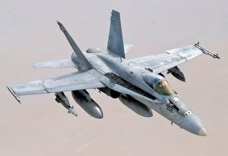 Ý tưởng phát triển phiên bản Su-33 có từ trong giai đoạn sau của Chiến tranh Lạnh, khi Liên Xô cần loại tiêm kích hạm chống lại các tàu sân bay NATO, tương tự như mẫu FA/18 Supe Hornet trang bị trên các tàu sân bay của hải quân Mỹ. Ảnh: Tiêm kích hạm FA/18 Supe Hornet - Nguồn: Wikipedia.