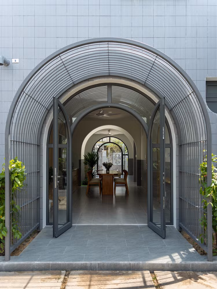 Nha pho 2 tang co diem nhan la cac hinh vom cong an tuong-Hinh-2