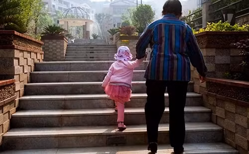 Ong ba cham chau, 5 dieu noi ra de tan cua nat nha