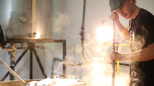 Để sản xuất loại bia cực dị này, 3 nhà đồng sáng lập công ty là Bremmer, Brendan Baker và Matthew Boustead đã lấy lông ở lỗ rốn họ đặt vào một đĩa thạch, nuôi và thu phần nấm men hữu ích cho việc ủ bia.