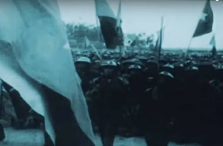 Ngày 28/5/1946, tại Nhà hát Lớn Hà Nội, Chủ tịch Hồ Chí Minh dự nói chuyện, để kêu gọi mọi người gia nhập Hội và hăng hái giúp đỡ các chiến sĩ bị thương do Hội giúp binh sĩ bị nạn tổ chức. Nguồn ảnh: Tư liệu