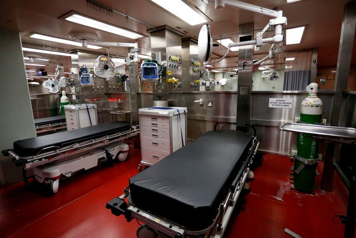 Tàu có sức chứa 1000 giường bệnh với đầy đủ trang thiết bị, phòng mổ, phòng cách ly khẩn cấp,... không khác gì một bệnh viện tuyến đầu. Nguồn ảnh: NavyLive.