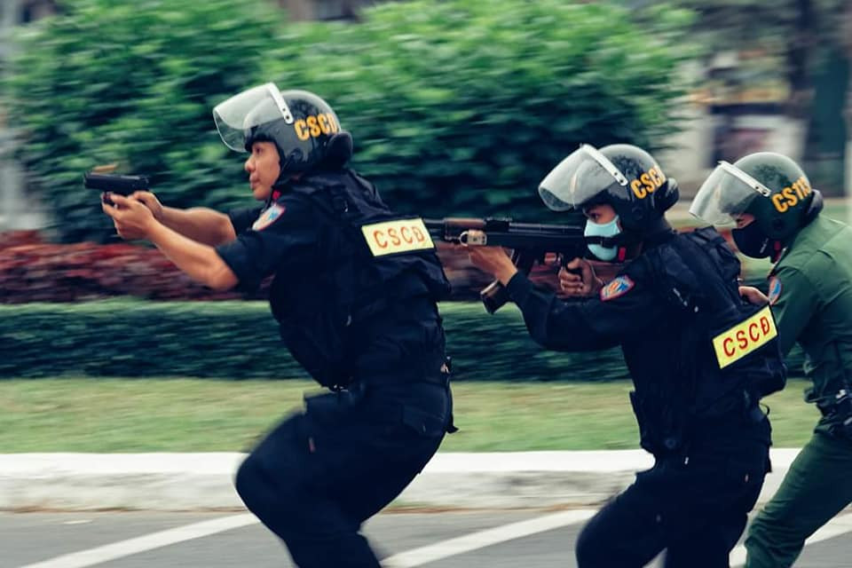 Trong những tình huống bắt cóc con tin, việc sử dụng súng tiểu liên với tốc độ bắn cao là chưa đủ mà kèm theo đó phải là độ chính xác thật cao. Nguồn ảnh: Văn Quý Đức.