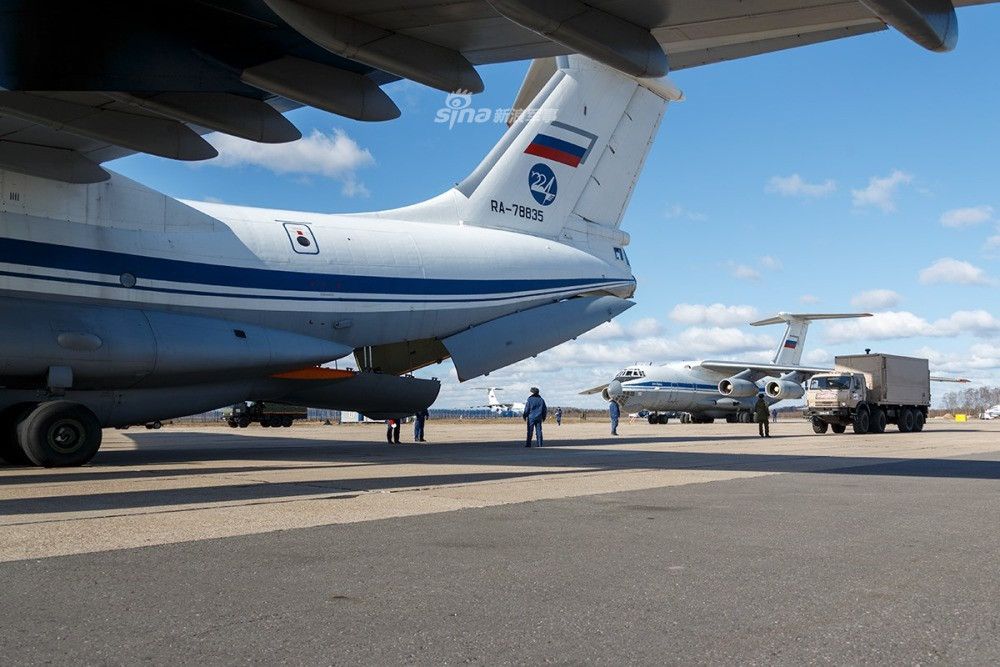 Tới nay, nhiều hãng vận tải tư nhân cũng đang sử dụng Il-76 để vận tải những mặt hàng quá khổ bằng đường không. Nguồn ảnh: Sina.