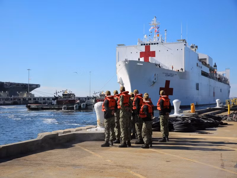 Đây cũng được coi là một trong những lợi thế của Mỹ khi dịch bệnh bùng phát vì không nhiều nước trên thế giới có đội tàu bệnh viện số lượng nhiều, quy mô lớn như quốc gia này. Nguồn ảnh: Pinterest. Trung Quốc chế tạo robot điều trị Covid-19. Nguồn: VTCnows.