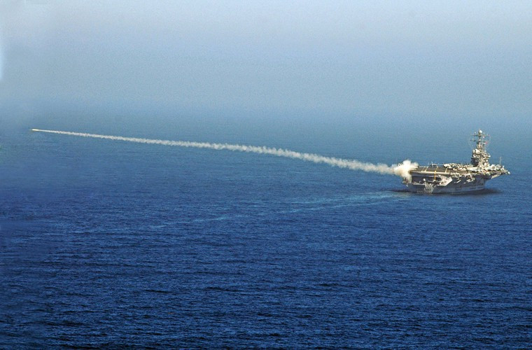 Tên lửa RIM-7H chế tạo trên cơ sở tên lửa không đối không AIM-7E2 được trang bị đầu tự dẫn cải tiến và động cơ mới Aerojet Мk-52 Mod 2 (trọng lượng động cơ 68,5 kg, thời gian làm việc 2,8 giây).