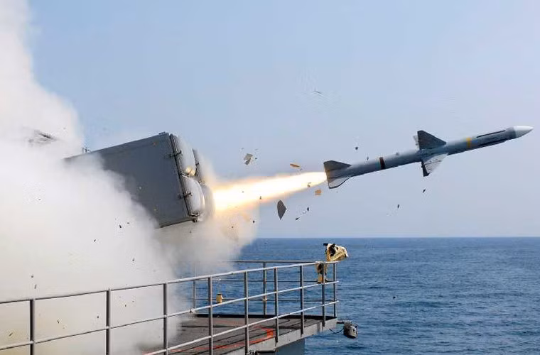 Sau đó Mỹ tiếp tục cải tiến hệ thống này với tên lửa mới RIM-7H cánh gấp, bệ phóng cải tiến Mk-29, radar chiếu xạ mục tiêu mới SPS-65 và hệ thống điều khiển tự động Mk-91.