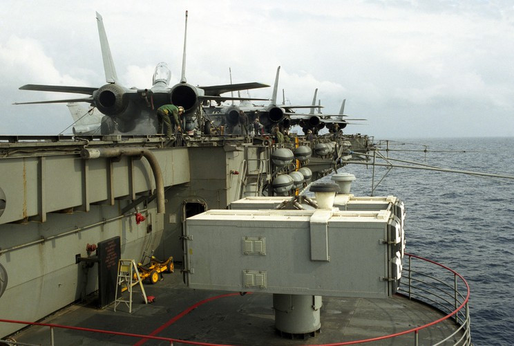 Từ năm 1991, nhà sản xuất bắt đầu cung cấp tên lửa RIM-7P trong thành phần của NSSMS.