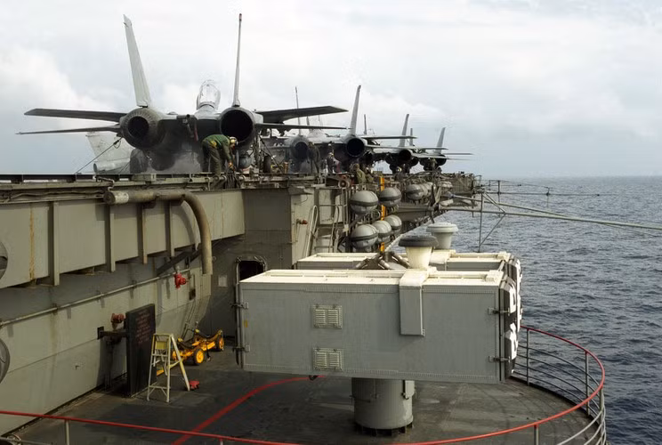 Từ năm 1991, nhà sản xuất bắt đầu cung cấp tên lửa RIM-7P trong thành phần của NSSMS.