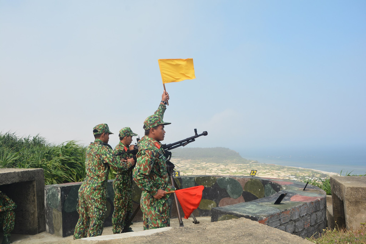Một ụ súng cao xạ 14,5mm huấn luyện thực hành chống mục tiêu bay trên vùng trời ven biển. Nguồn ảnh: QĐND.