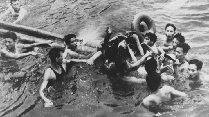 Có lẽ ít trong cuộc chiến tranh nào, các phi công tù binh Mỹ lại được đối xử tử tế như trong chiến tranh Việt Nam sau khi họ bị bắt. Nguồn ảnh: TL.