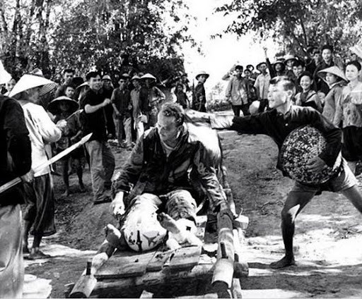 Vào những ngày lễ lớn của người Mỹ như lễ Noel hay lễ Phục sinh, phía Việt Nam tạo điều kiện cho những người lính này có một ngày lễ trọn vẹn ngay cả khi họ đang ở trong tù. Nguồn ảnh: TL.