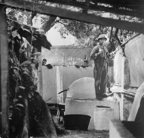 So với khẩu phần ăn của những chiến sĩ thực hiện việc canh gác, giam giữ tù binh phi công, tiêu chuẩn của những "giặc lái" này cao hơn những người đang cầm súng canh gác họ rất nhiều lần. Nguồn ảnh: TL.