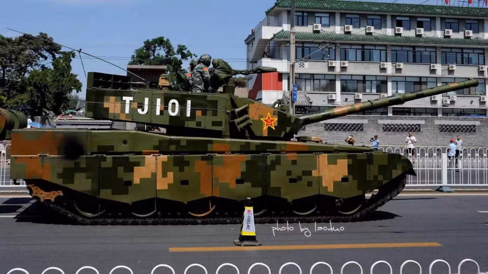 Theo đánh giá của các chuyên gia Trung Quốc, xe tăng chủ lực Type 99 của Trung Quốc có sức mạnh về hoả lực cũng như bọc giáp vượt trội hơn mọi loại xe tăng chủ lực của Nga và Mỹ hiện nay. Nguồn ảnh: QQ.