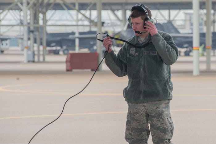 Do có khả năng thực hiện quá nhiều kiểu nhiệm vụ khác nhau, chiến đấu cơ F-35 đòi hỏi phải được bảo dưỡng, bảo trì thường xuyên với quy trình riêng biệt cực kỳ phức tạp. Nguồn ảnh: BI.