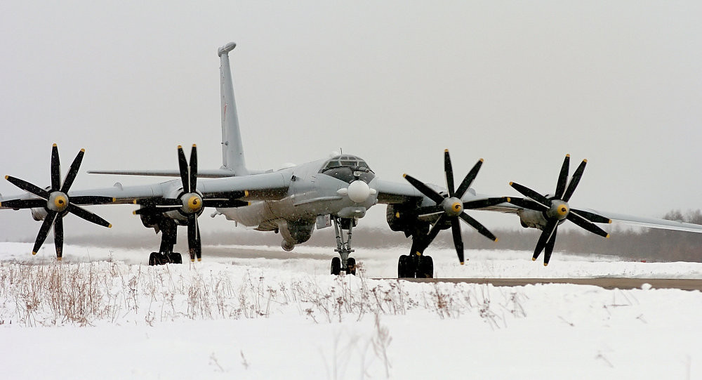 Đây là loại máy bay sử dụng động cơ cánh quạt, ra đời từ năm 1968 của thế kỷ trước và là phiên bản nối tiếp của Tu-95 - loại máy bay từng làm mưa làm gió trước đó. Nguồn ảnh: BI.