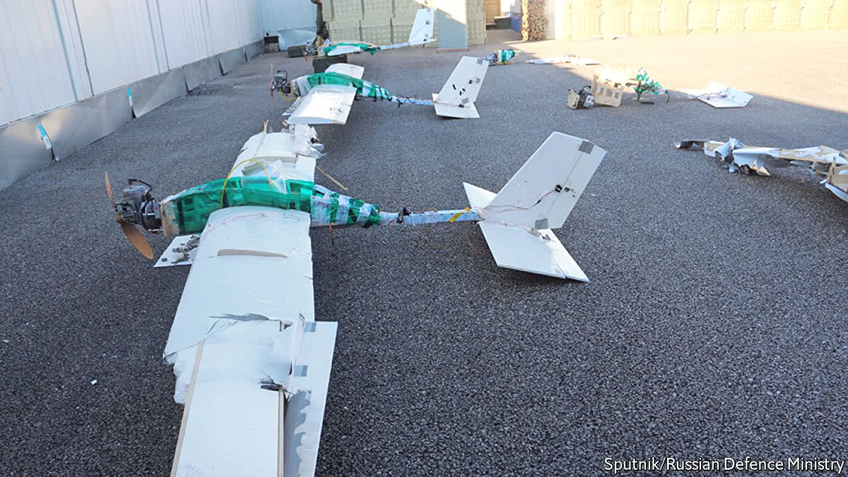 Theo đó, phần lớn các loại máy bay không người lái đều được tự chế, có khả năng mang vũ khí, tham gia các nhiệm vụ tấn công hoặc đơn giản chỉ là thực hiện nhiệm vụ trinh sát trên chiến trường. Nguồn ảnh: BI.