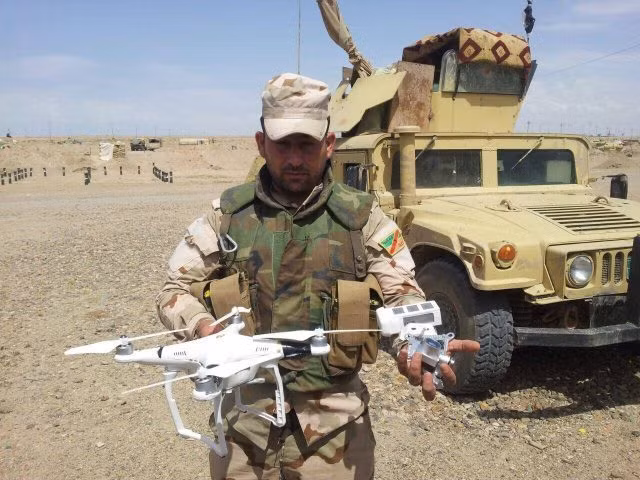 Thậm chí những đội quân chính quy cũng sử dụng loại vũ khí tự chế với giá thành rẻ, hiệu quả cao này vào tác chiến. Nguồn ảnh: BI.