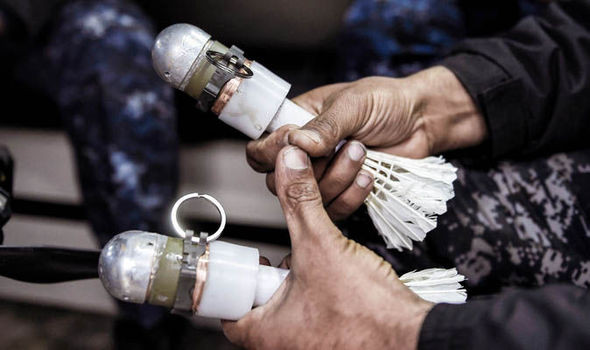 Với một vài tinh chỉnh nhỏ, các loại máy bay không người lái điều khiển từ xa này thậm chí còn mang được đạn phóng lựu cữ 40mm để tiến hành thả bom khi cần. Nguồn ảnh: BI.