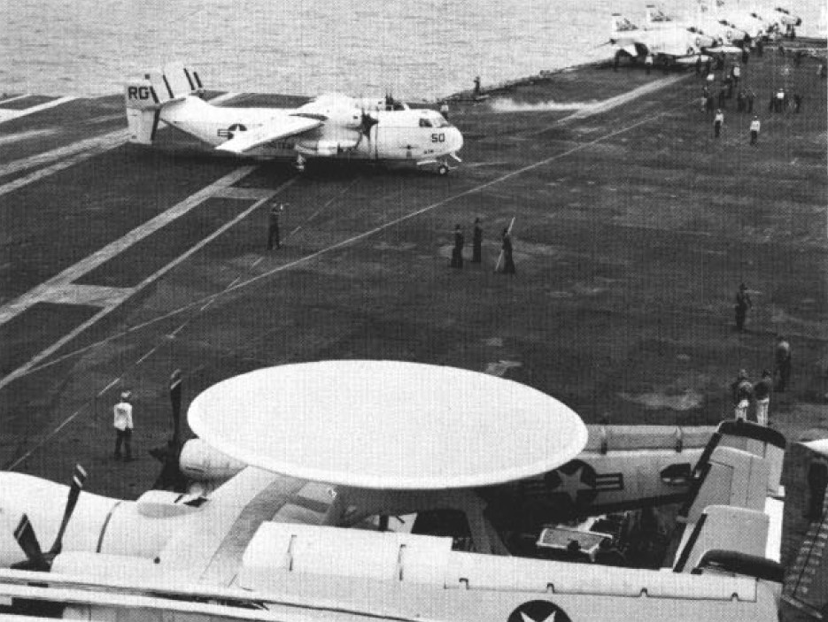 Máy bay vận tải C-2 Greyhound ra đời từ năm 1966 và được quân đội Mỹ sử dụng rộng rãi cho đến tận ngày nay. Nguồn ảnh: USNavy.