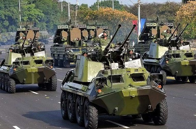 Cũng bằng phương thức tương tự, Cuba cũng biến dàn xe BTR-60 thành pháo phòng không tự hành với việc mang dàn pháo phòng không ZSU-57-2. Nguồn ảnh: Pinterest.