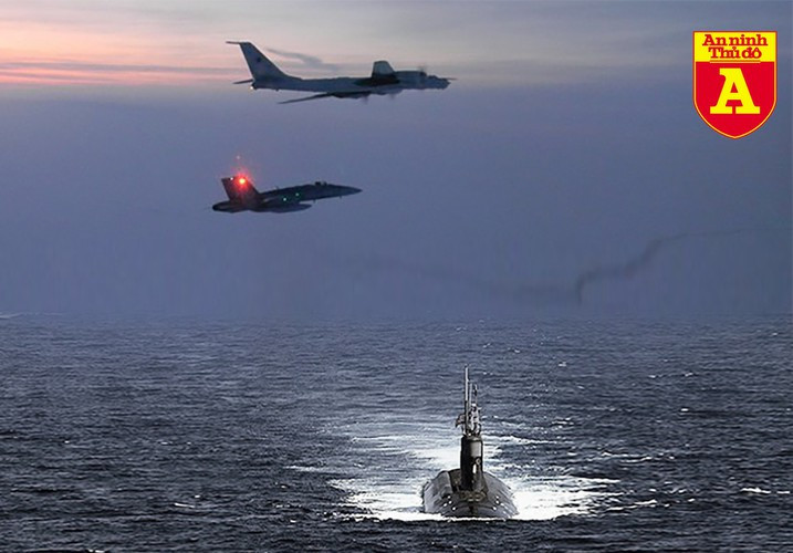 Hai chiếc Tu-142 bay nhiều vòng ở độ cao khoảng 760m, ngay phía trên hai tàu ngầm hạt nhân Mỹ, trong khi tiêm kích F-22 Mỹ và CF-18 Canada kèm sát.