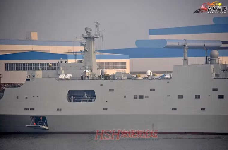 Tàu có lượng giãn nước toàn tải đến 25.000 tấn, dài 210m, rộng 28m, mớn nước 7m, thủy thủ đoàn 120 người. Nguồn ảnh: QQ.