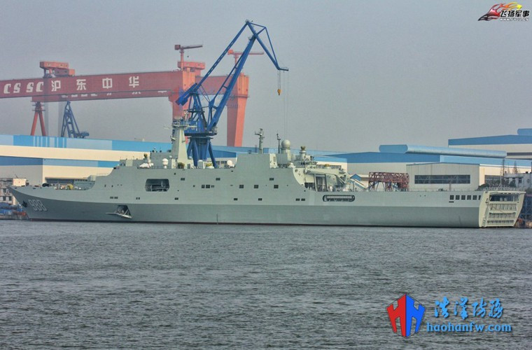 Ban đầu, Trung Quốc chỉ dự định sẽ đóng một tàu đổ bộ loại này. Tuy nhiên tới thời điểm hiện tại, Trung Quốc đã đóng được tới 5 tàu đổ bộ Type 071 và vẫn tiếp tục đóng mới thêm hai chiếc nữa. Nguồn ảnh: QQ.