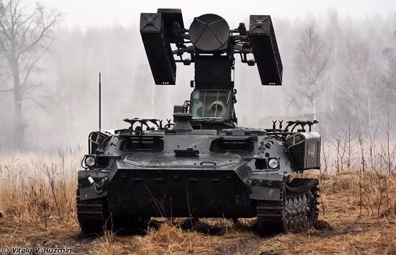 Tổ hợp tên lửa này có khả năng phóng tên lửa tiêu diệt mục tiêu ở cao độ tối đa 3000 mét. Các phiên bản mới của loại tên lửa này thậm chí còn đạt tốc độ bay tới 515 mét/giây - tương đương với Mach 1,5. Nguồn ảnh: Pinterest.