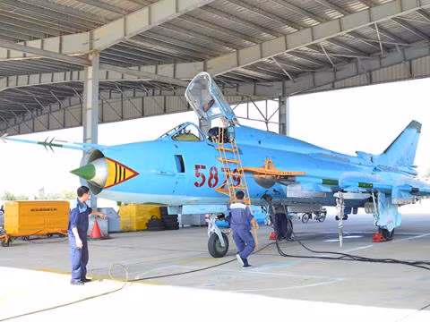 Với số lượng ước tính trên 80 chiếc, các tiêm kích - bom Su-22 hiện đang là loại chiến đấu cơ có số lượng nhiều nhất trong biên chế của lực lượng Không quân Việt Nam. Nguồn ảnh: Danviet.