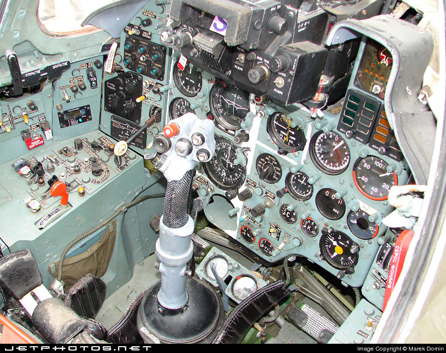 Su-22 có khả năng mang theo hai khẩu pháo 30mm, mỗi khẩu có cơ số đạn chỉ 80 viên. Ngoài ra, máy bay còn có 10 giá treo cứng, mang theo được tối đa 4,2 tấn vũ khí các loại. Nguồn ảnh: Jetphoto.