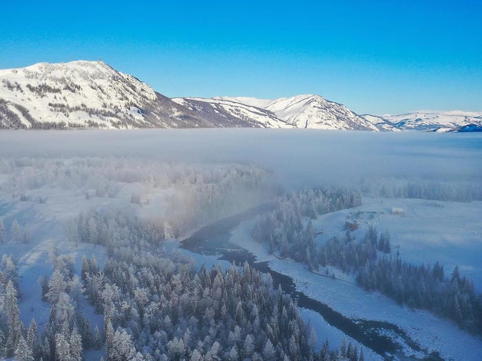 So với những loại phương tiện khác như xe trượt tuyết hay xe tải, sử dụng ngựa vẫn có lợi thế hơn khi vượt địa hình và không sợ hỏng hóc dọc đường. Nguồn ảnh: Sina.