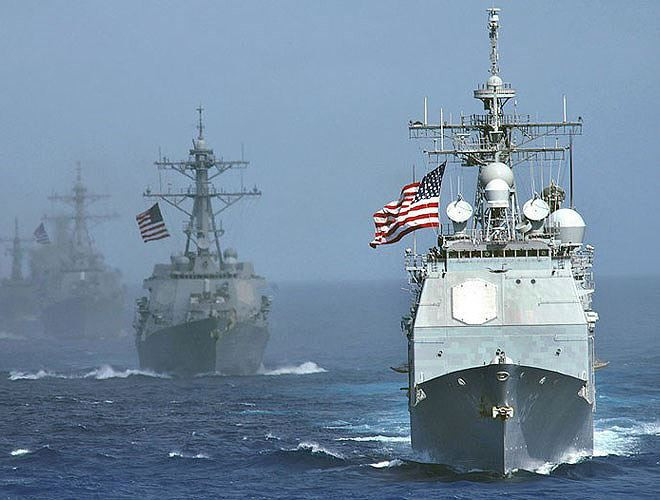 Tàu ngầm thường đi trước để trinh sát và cảnh báo cho nhóm tác chiến về hoạt động của tàu mặt nước và tàu ngầm đối phương.