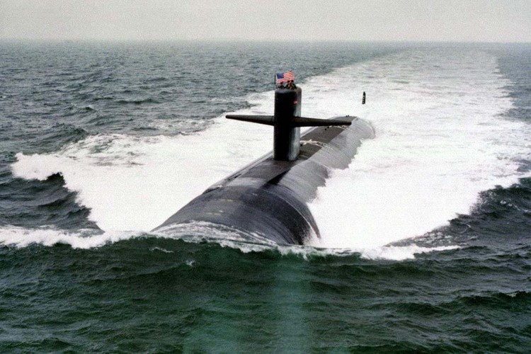 Bên cạnh đó, nó còn đảm nhận vai trò phòng thủ tên lửa đạn đạo, một phần của hệ thống Aegis BMD.