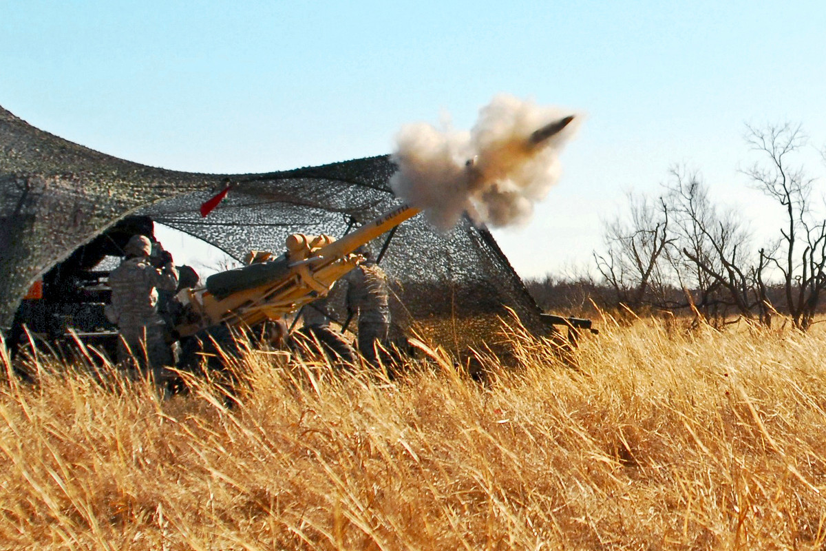 Hệ thống này cho phép M119 tăng tối đa khả năng khai hoả chính xác ở cự ly lớn nhất, yểm trợ tốt cho bộ binh tuyến trên và đặc biệt quan trọng là phối hợp nhuần nhuyễn được với những khẩu M119 khác, tăng hiệu quả chiến đấu lên tối đa. Nguồn ảnh: Flickr.