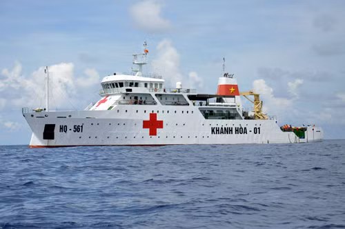  Tàu bệnh viện đầu tiên của Hải quân Nhân dân Việt Nam mang tên Khánh Hoà-01 với số thân HQ-561 (nay là Tàu 561). Nguồn ảnh: Baoquangngai.