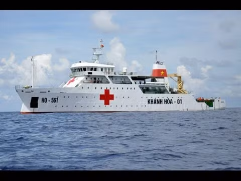 Về thông số kỹ thuật, tàu bệnh viện 561 của Hải quân Việt Nam có chiều dài 70,62 mét, rộng 13,22 mét và trọng tải 2.068 tấn. Nguồn ảnh: Tube.