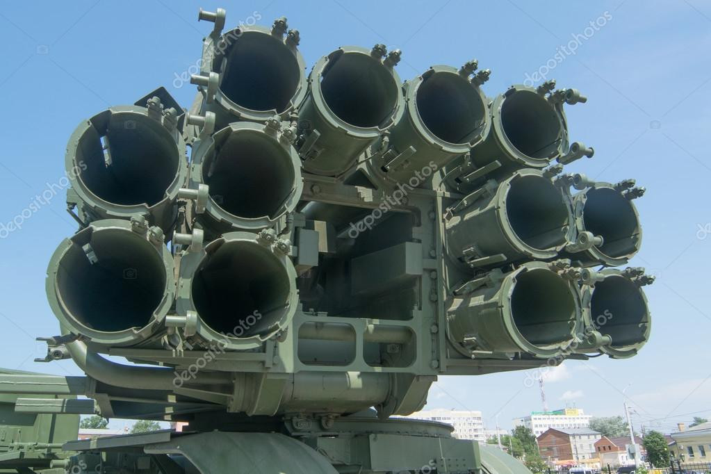 Đây là một trong những loại pháo phản lực phóng loạt có sức mạnh ngang với tên lửa hành trình tầm ngắn. Với tầm bắn lên tới gần 100 km, BM-30 Smerch thừa sức phòng thủ Kaliningrad do khu vực này có diện tích không quá rộng. Nguồn ảnh: Rumil.