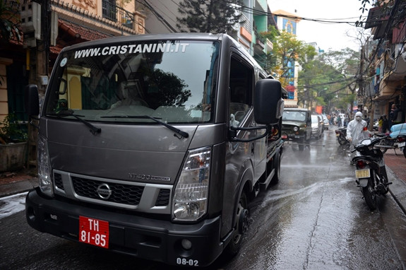 Những người dân trong khu vực bày tỏ sự tin tưởng vì có chính quyền và quân đội vào cuộc; bên cạnh công tác tuyên truyền, tổ chức dập dịch theo quy trình, lại nhìn thấy những trang thiết bị tiêu tẩy hiện đại, những cán bộ chiến sĩ có chuyên môn cao, nên đã đem lại niềm tin cho người dân.